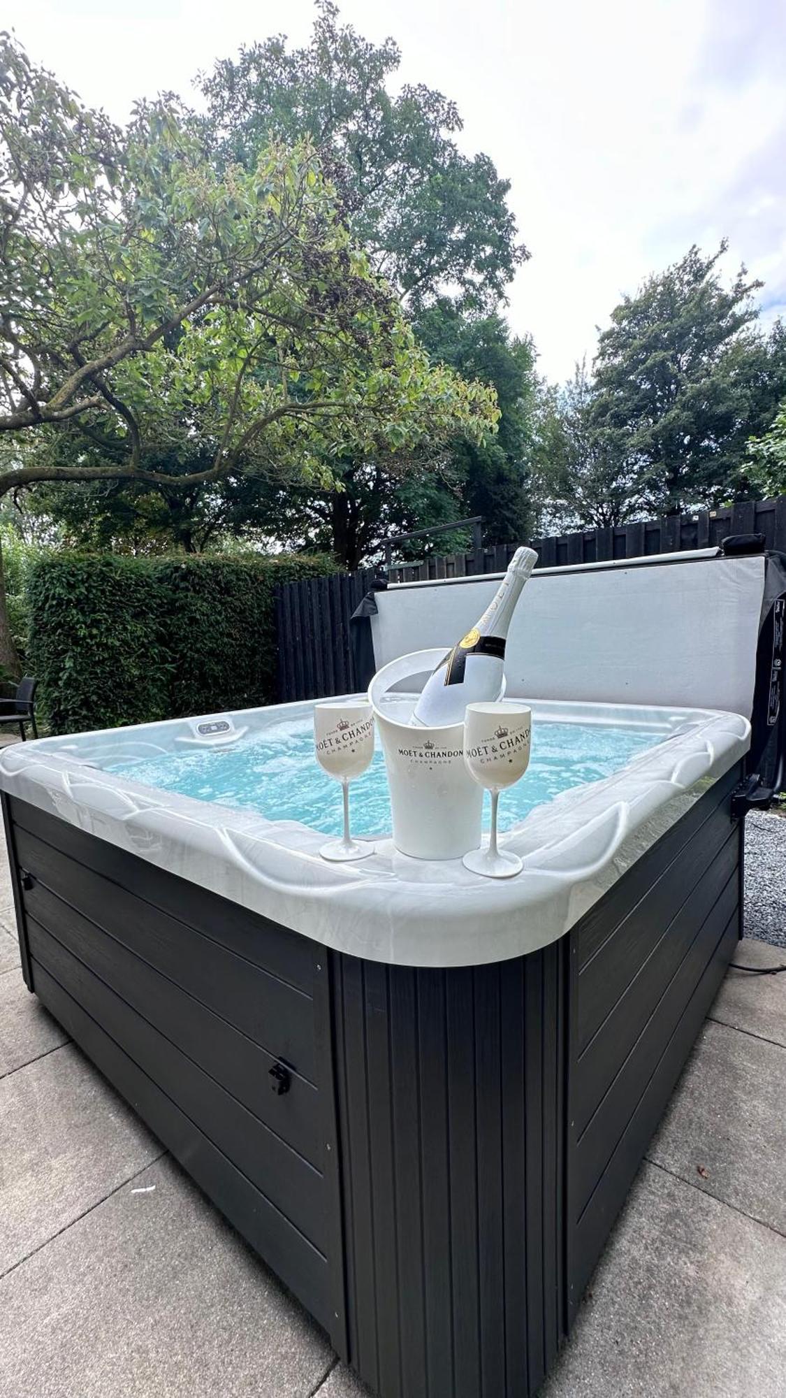 De Luxe Bed &Wellness Villa 's-Hertogenbosch  Eksteriør bilde